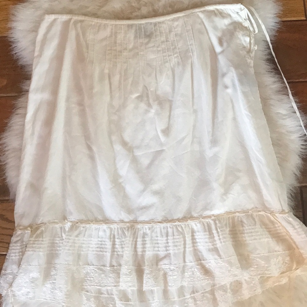 Ralph Lauren vintage white skirt.🦋